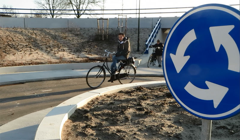 bicycle-roundabout