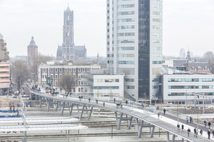 The new Moreelsebrug looking east, in the direction of the historic city centre of Utrecht. Picture courtesy of Leon van Woerkom, Cepezed Architects.